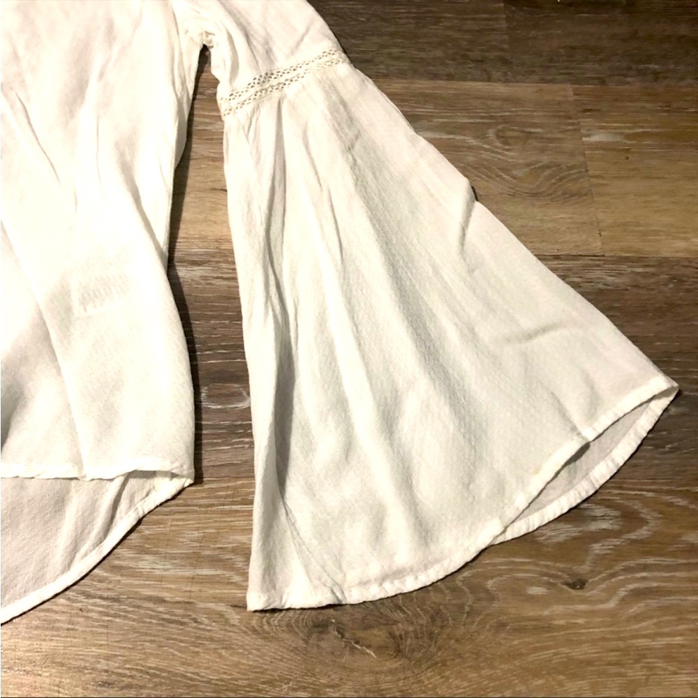 Aeropostale S Like New eyelet Bell Sleeves White Boho Blouse Shirt Lightweight - Picture 5 of 17